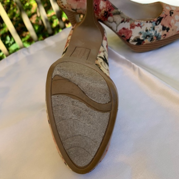 Christian Siriano Heels - Picture 9 of 10